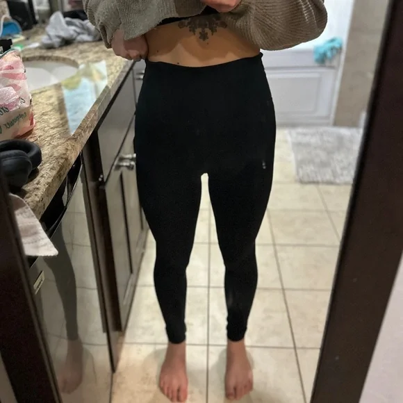 Manduka Black Essential High Line Extra High Waisted Black Leggings Size Small. - Picture 4 of 5